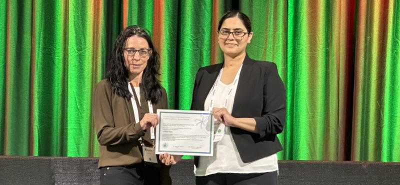 Umbrin Ilyas receiving the Plant Canada award from the Canadian Society for Horticultural Sciences for first place in the student oral presentation competition from Dr. Kalischuk